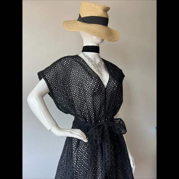 BANANA REPUBLIC Eyelet Dress with Tie Belt - Picture 2 of 10